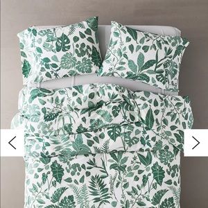 Urban Outfitters Jungle Leaf Pattern Duvet Set (FULL/QUEEN)